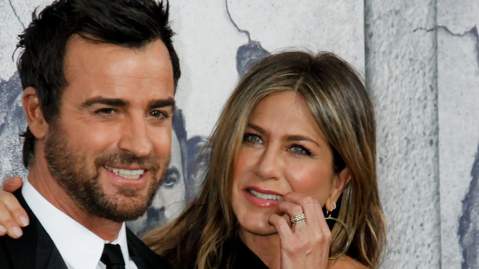 Jennifer Aniston acompañó a su marido Justin Theroux a la premiere de la tercera temporada de la serie que protagoniza
