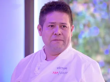 Víctor se emociona al recordar a su abuela Víctor se emociona al recordar a su abuela