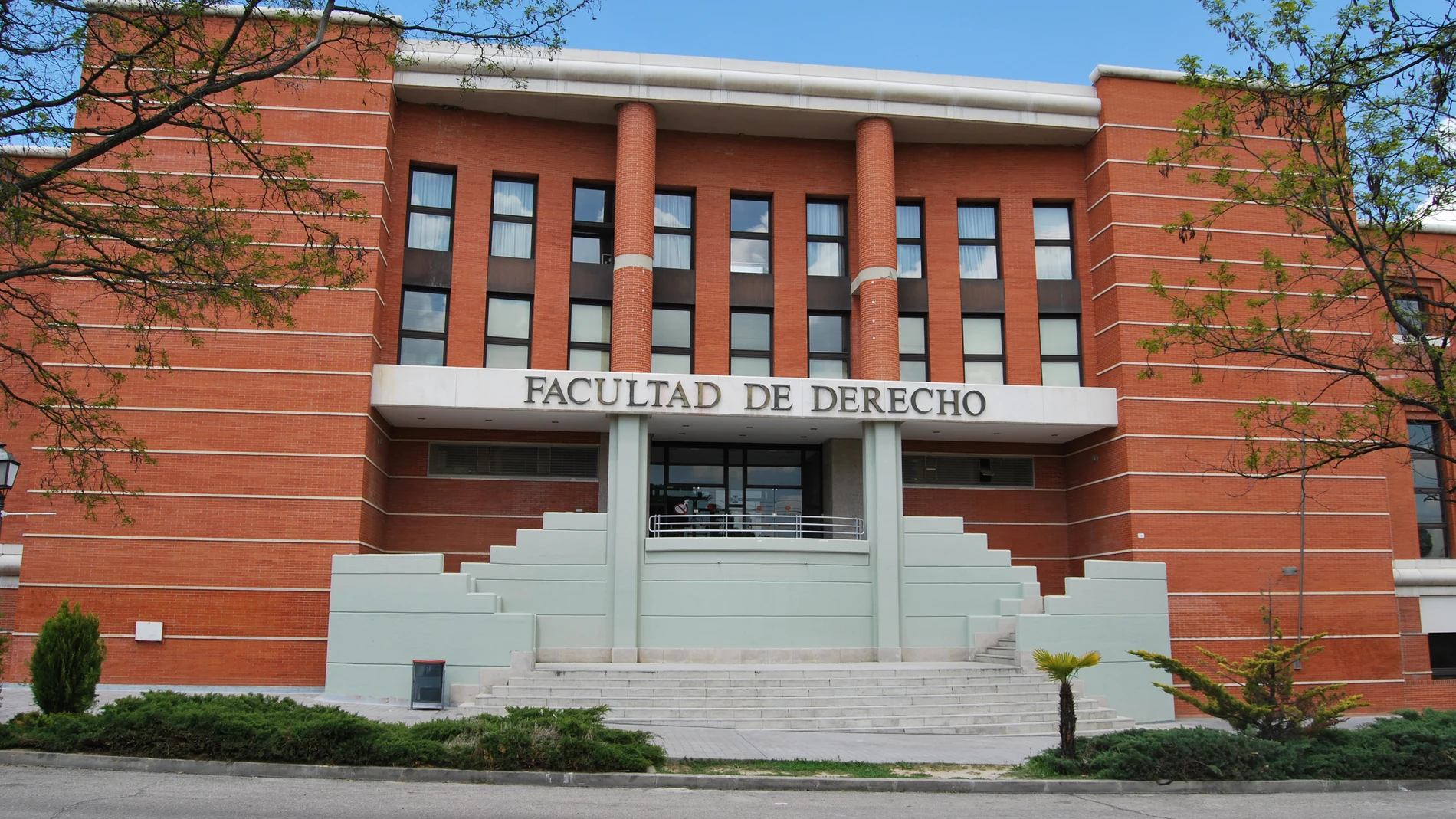 Facultad de derecho de la Universidad Autónoma de Madrid Facultad de derecho de la Universidad Autónoma de Madrid