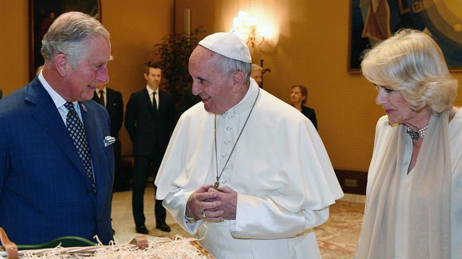 El Papa recibe a Carlos de Inglaterra y a su esposa Camila en el Vaticano 