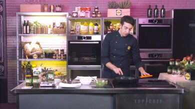 Lomo de salmón con picada de dátiles, manzana y pepino encurtido