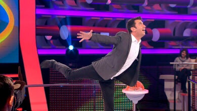 Arturo Valls da lecciones de gimnasia rítmica 