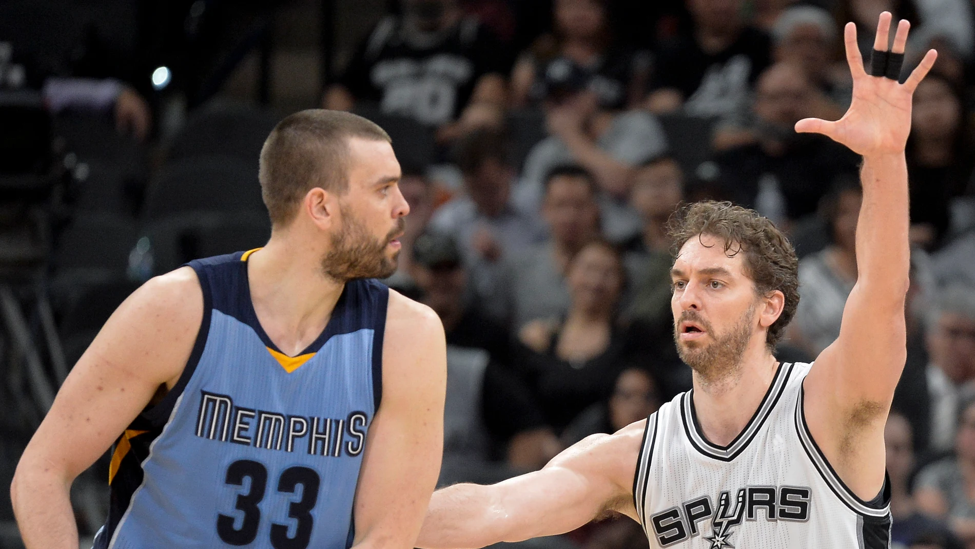 Marc Gasol ante su hermano Pau Marc Gasol ante su hermano Pau