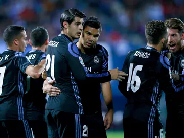Los jugadores del Real Madrid celebran un gol Los jugadores del Real Madrid celebran un gol