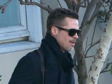 Brad Pitt a la salida de su casa