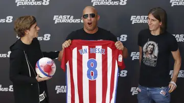 Vin Diesel, encantado con la elástica rojiblanca Vin Diesel, encantado con la elástica rojiblanca