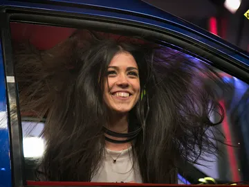 ¿Qué ocurre si metes a una persona en un coche con 151.8 decibelios? ¿Qué ocurre si metes a una persona en un coche con 151.8 decibelios?