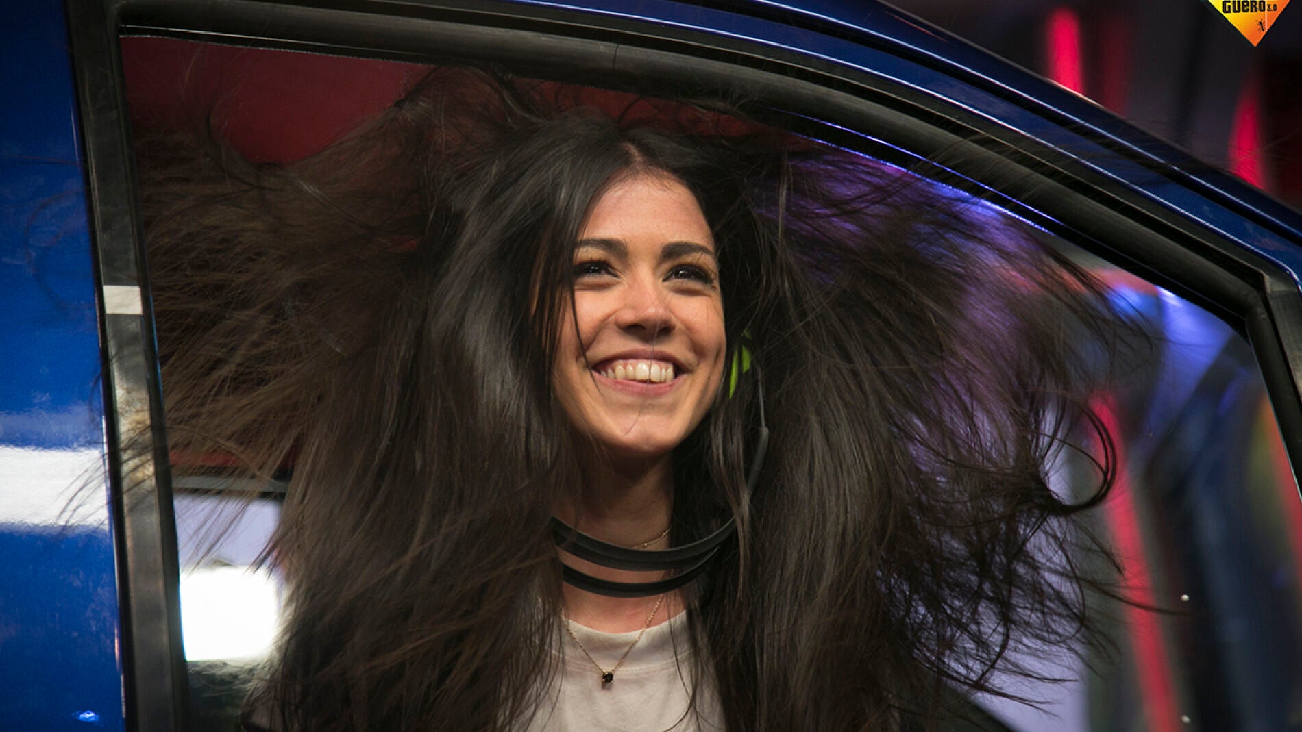 &iquest;Qu&eacute; ocurre si metes a una persona en un coche con 151.8 decibelios?