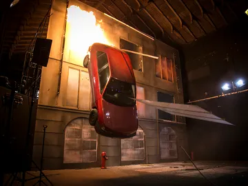 'El Hormiguero 3.0' recrea una de las míticas escenas de 'Fast and Furious' 'El Hormiguero 3.0' recrea una de las míticas escenas de 'Fast and Furious'