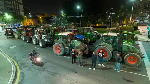 Doscientos tractoristas del campo de Cartagena mantienen un bloqueo de tráfico Doscientos tractoristas del campo de Cartagena mantienen un bloqueo de tráfico