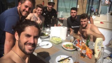 Isco tira de ironía tras su foto con las patatas 'culés': 