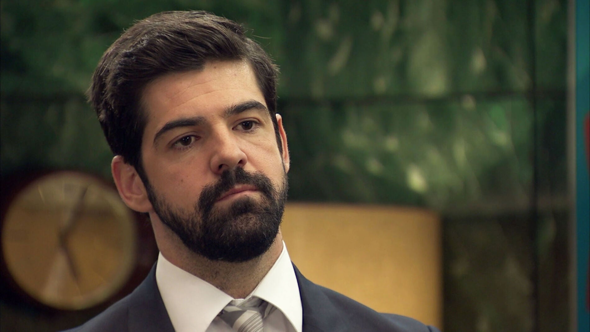 Alonso a Marta: "&iquest;Es que solo valgo para ser el padre de tu hijo bastardo?"