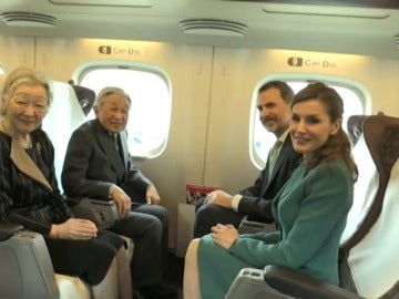 Frame 0.0 de: La Reina Letizia impide que la princesa Masako le salude con una reverencia y acaban dándose dos besos Frame 0.0 de: La Reina Letizia impide que la princesa Masako le salude con una reverencia y acaban dándose dos besos