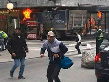 Un camión arrolla a varias personas en Estocolmo Un camión arrolla a varias personas en Estocolmo