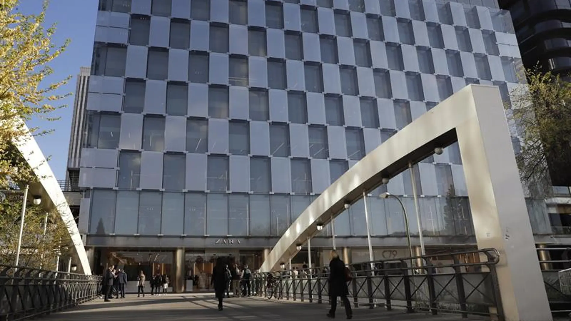 Fachada de la nueva tienda de Zara Fachada de la nueva tienda de Zara