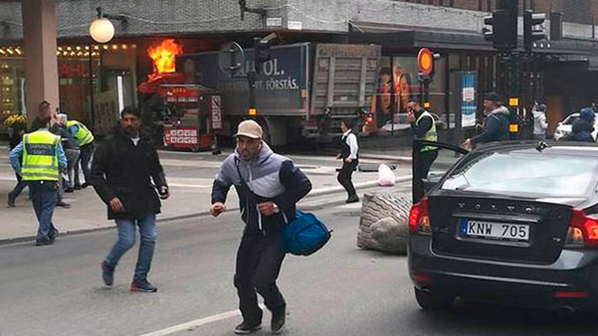 Un camión arrolla a varias personas en Estocolmo Un camión arrolla a varias personas en Estocolmo