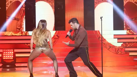 Juanma Jerez nos hace bailar al ritmo de los tambores con ‘Pégate’ de Ricky Martin Juanma Jerez nos hace bailar al ritmo de los tambores con ‘Pégate’ de Ricky Martin