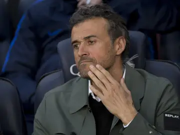 Luis Enrique, serio en el banquillo Luis Enrique, serio en el banquillo