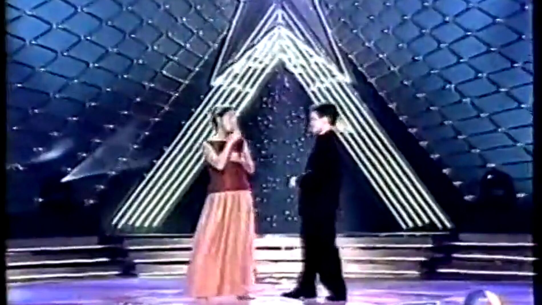 Frame 92.396659 de: Libertad Fajardo canta 'Un mundo ideal' convertida en la princesa Jasm&iacute;n 