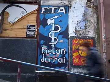 El símbolo de ETA pintado en una pared El símbolo de ETA pintado en una pared
