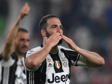 Higuaín celebra un gol con la Juventus de Turín