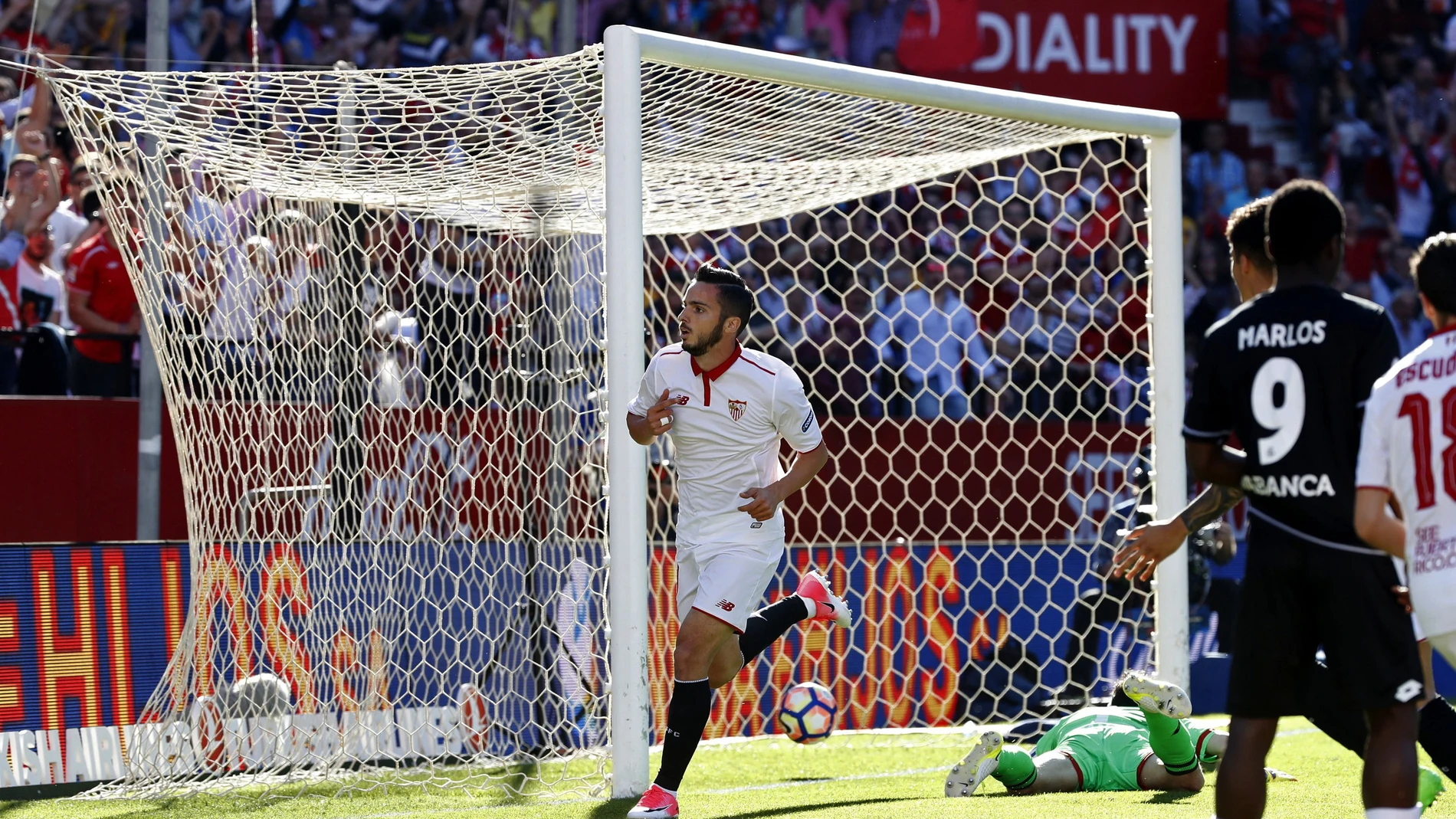 Pablo Sarabia celebra uno de sus goles con el Sevilla Pablo Sarabia celebra uno de sus goles con el Sevilla