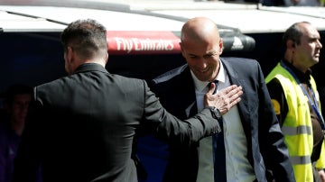 Zidane saluda a Simeone