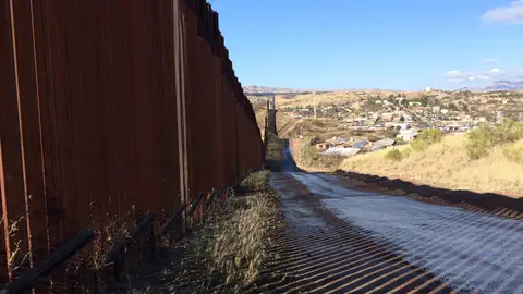 Imagen de la valla fronteriza entre EEUU y México Imagen de la valla fronteriza entre EEUU y México