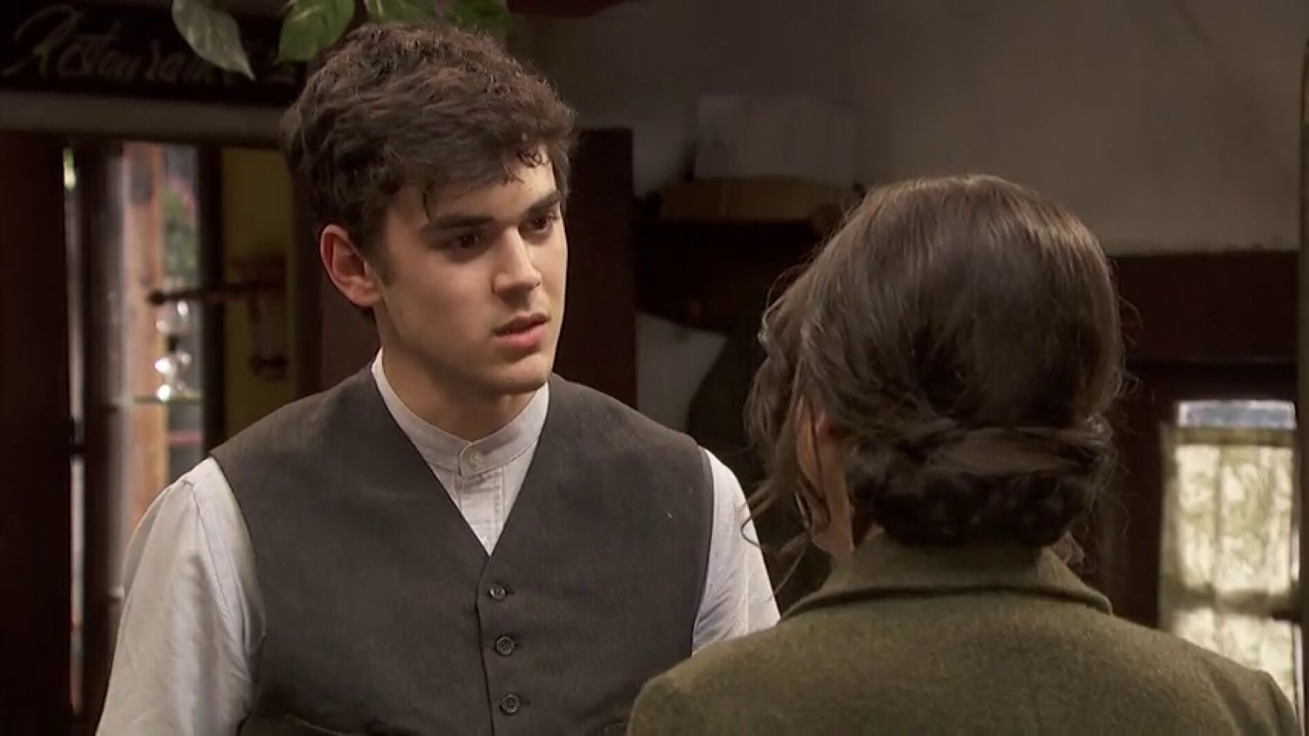 Frame 43.897071 de: Mat&iacute;as anuncia a Marcela que no le ayudar&aacute; a huir