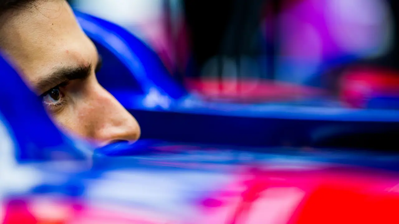 Sainz, en el cockpit del Toro Rosso