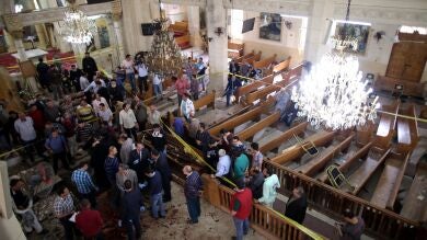 Al menos 36 muertos y más de un centenar de heridos tras un doble atentado suicida en dos iglesias en Egipto
