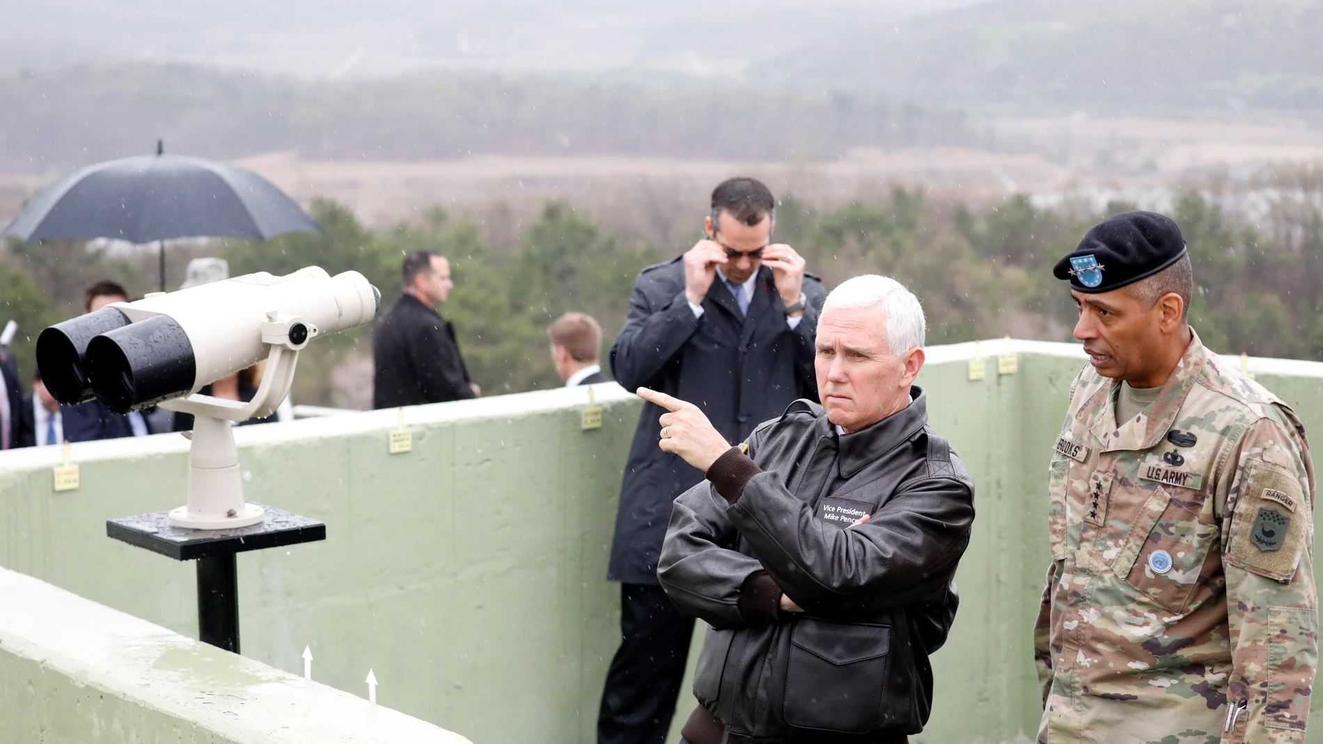 El vicepresidente Mike Pence durante su visita a Corea del Sur El vicepresidente Mike Pence durante su visita a Corea del Sur