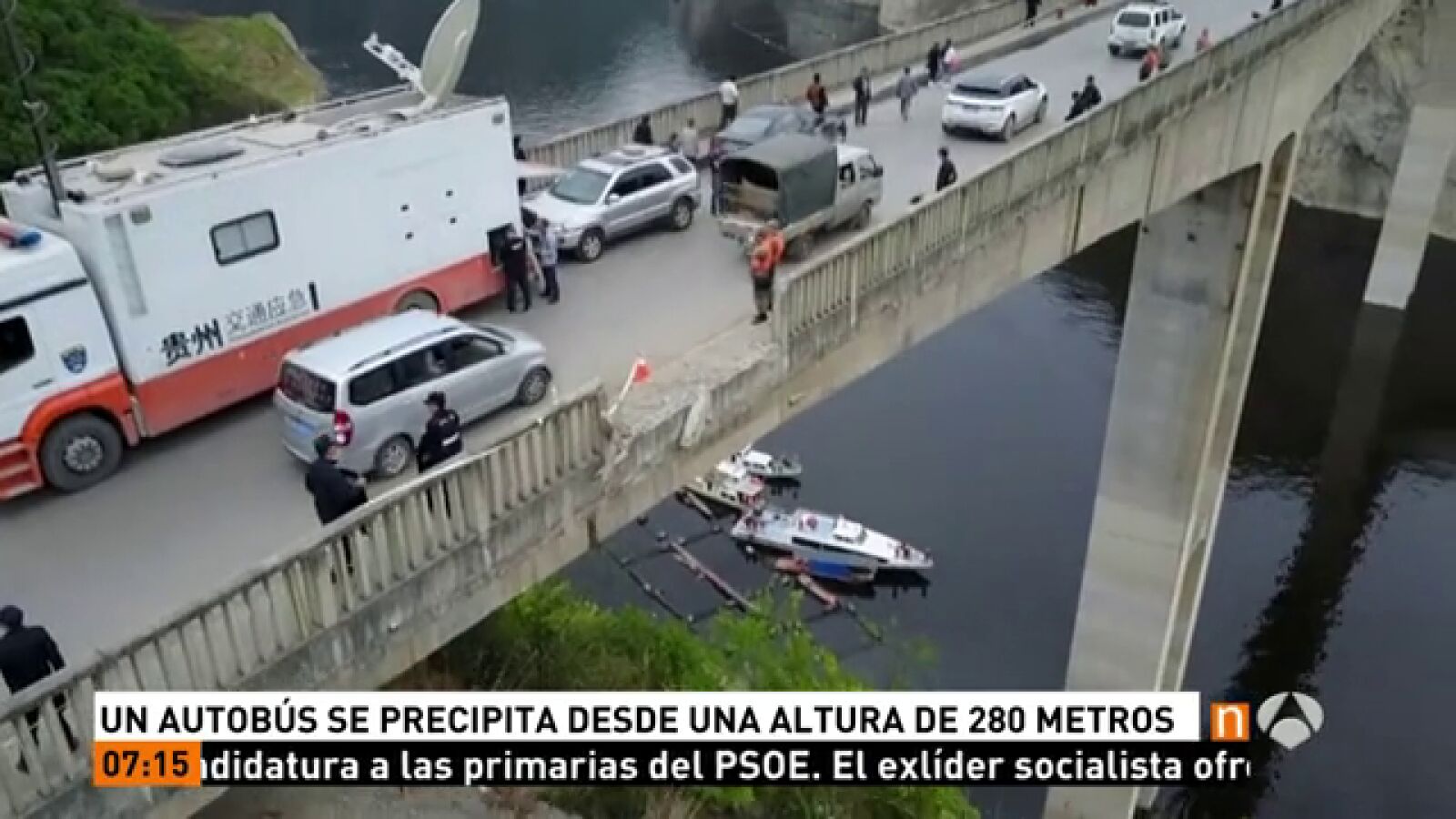 Al menos 13 personas han muerto y seis han resultado heridas tras caer un autobús a un río en China
