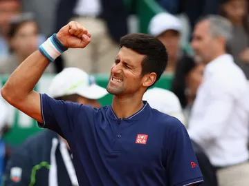 Novak Djokovic celebra su victoria ante Gilles Simon Novak Djokovic celebra su victoria ante Gilles Simon