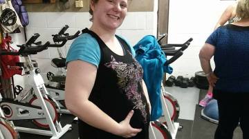 Nicola descubre que está embarazada de 6 meses