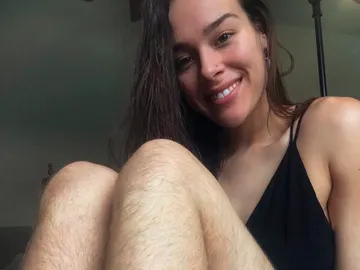 La bloguera publica una foto de sus piernas La bloguera publica una foto de sus piernas