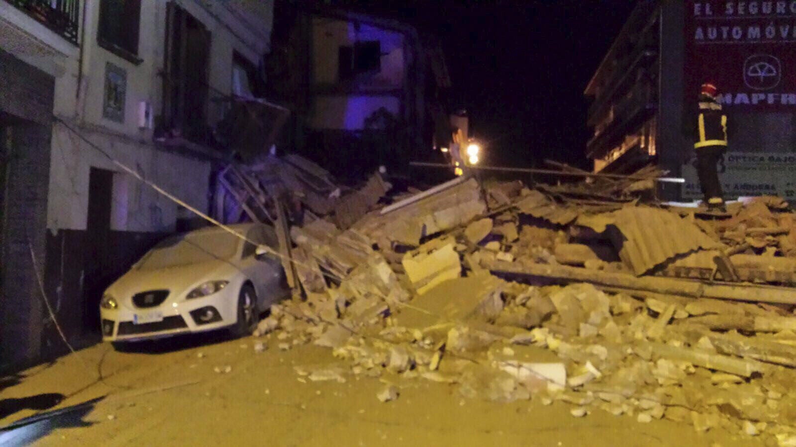 Los vecinos desalojados por el derrumbe de Alcañiz no podrán volver a su casa hasta dentro de tres días