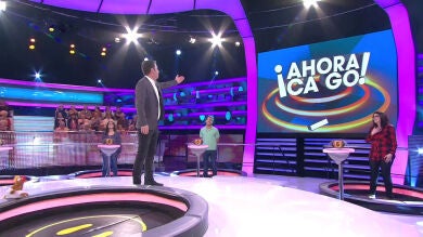Los técnicos de Grafismo de 'Ahora Caigo' le gastan una broma a Arturo Valls