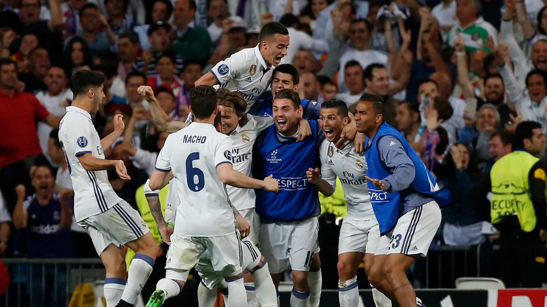 El Real Madrid celebra su pase a semifinales de la Champions League
