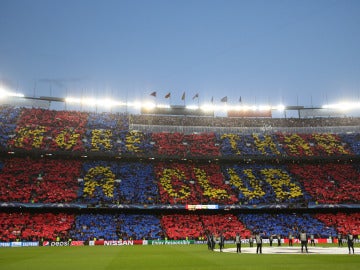 'More than a club', el mosaico con el que el Camp Nou recibió a los jugadores del Barcelona