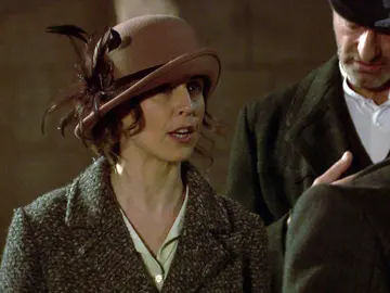 Los concejales envían a cuatro matones para que acaben con Adela Los concejales envían a cuatro matones para que acaben con Adela