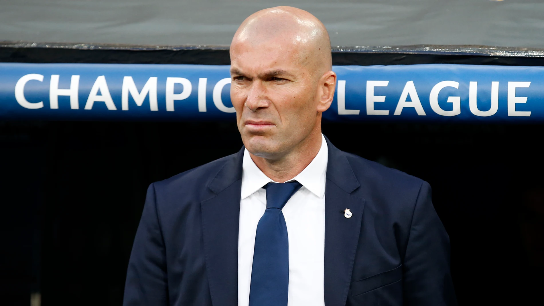Zinedine Zidane, en la banda del Bernabéu
