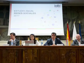 Estudio Anual Redes Sociales 2017 Estudio Anual Redes Sociales 2017
