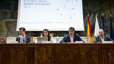 El 86% de los usuarios (19,2 millones) utilizan a diario las redes sociales en España