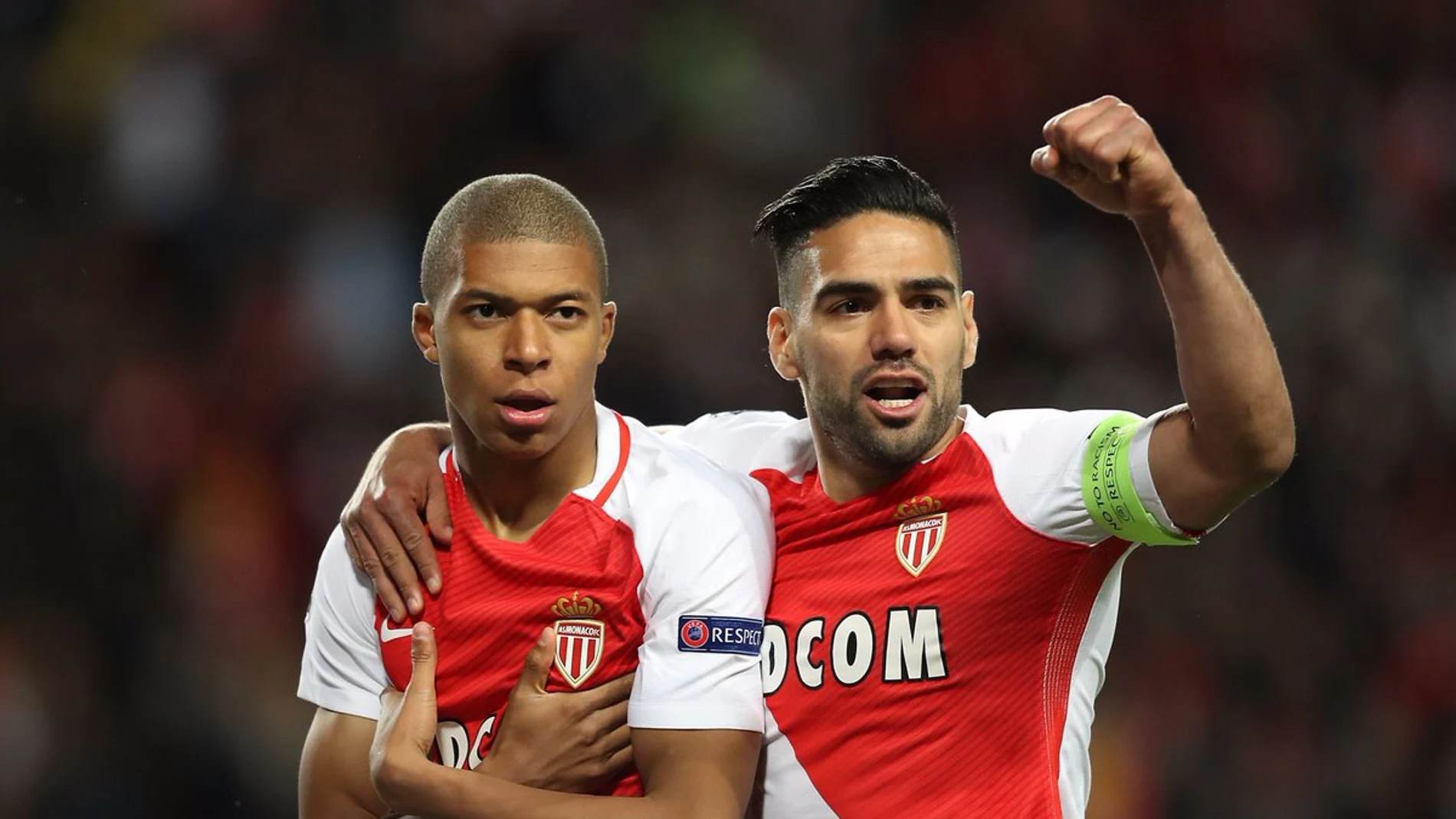 Mbappé celebra su gol junto a Falcao