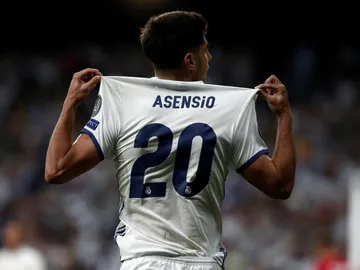 Marco Asensio se señala el dorsal tras su gol contra el Bayern Marco Asensio se señala el dorsal tras su gol contra el Bayern