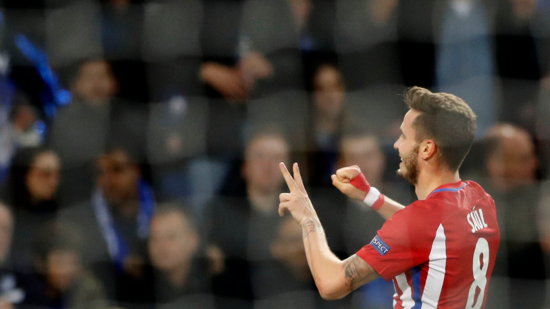 Sa&uacute;l celebra su gol ante el Leicester