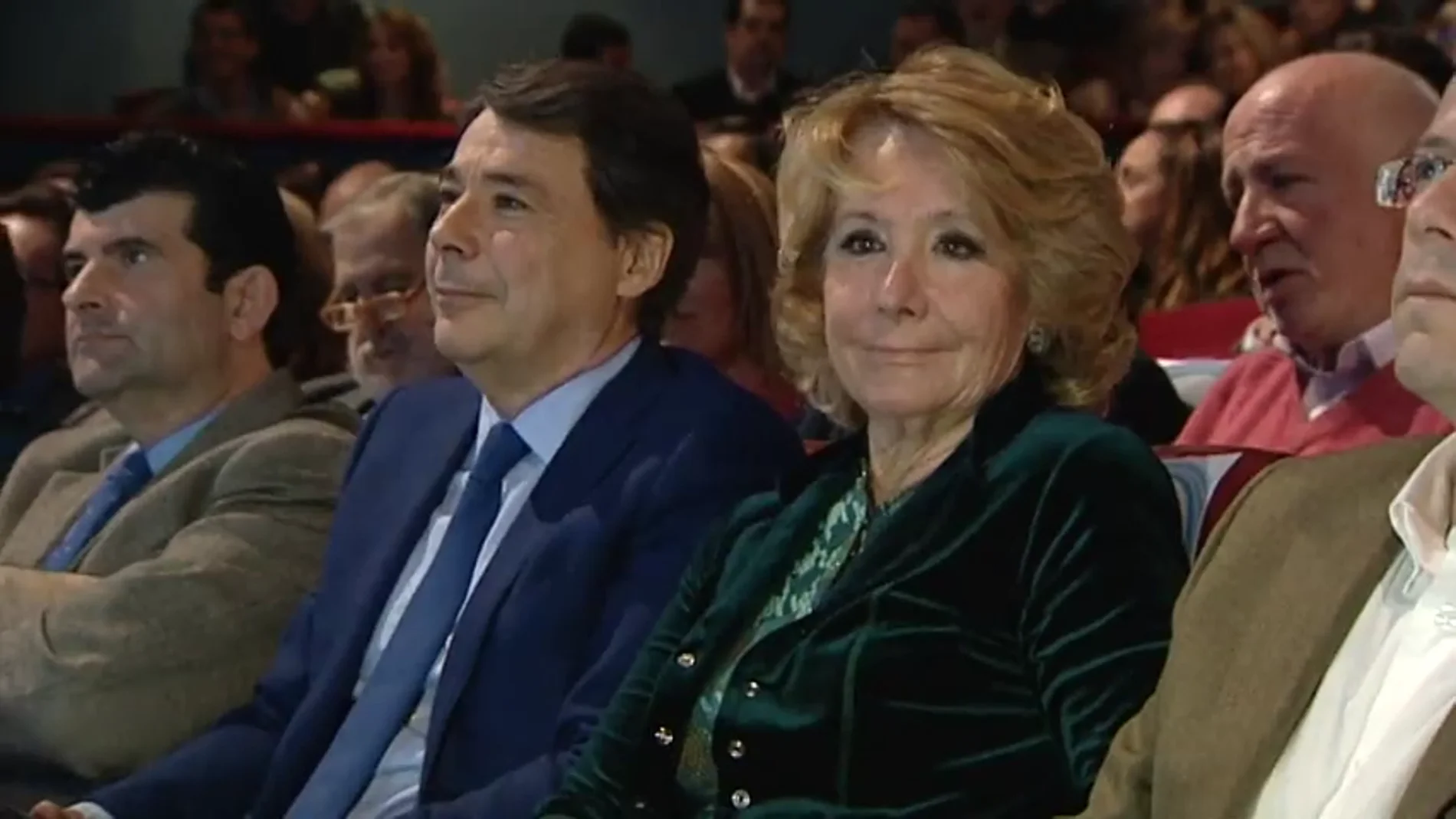 Esperanza Aguirre, en un acto al lado de Ignacio González Esperanza Aguirre, en un acto al lado de Ignacio González