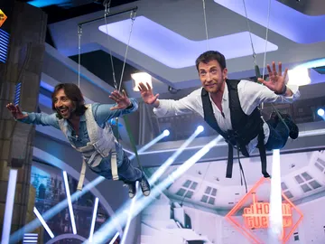 Pablo Motos y Antonio Carmena tocan 'Misión imposible' suspendidos en el aire Pablo Motos y Antonio Carmena tocan 'Misión imposible' suspendidos en el aire