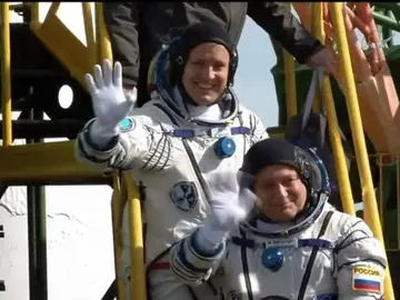 Frame 0.0 de: Despega la Soyuz con un astronauta estadounidense y otro ruso hacia la Estación Espacial Internacional Frame 0.0 de: Despega la Soyuz con un astronauta estadounidense y otro ruso hacia la Estación Espacial Internacional